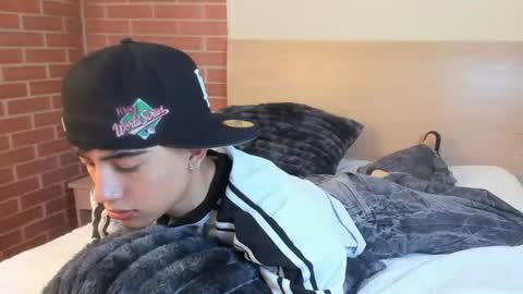 Snapshot of thiago_dv chatting on 07/18/26, 05:50 Thiago online show from 07/18/26, 05:50
