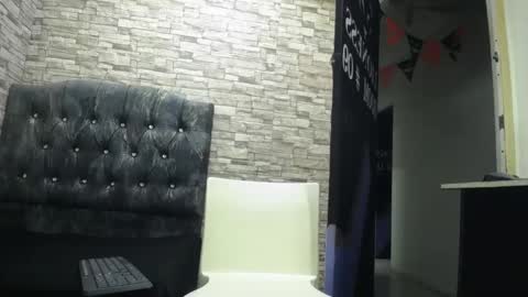 Snapshot of thiago_hairy chatting on 10/19/25, 04:57 thiago_hairy online show from 10/19/25, 04:57