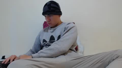 Thiago independent model online show from 01/04/25, 06:30