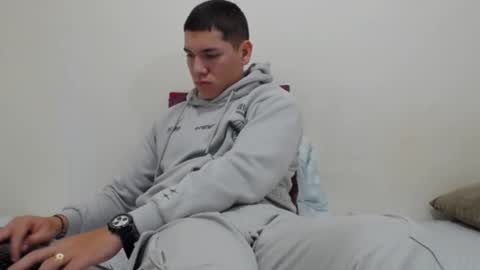 Thiago independent model online show from 01/07/25, 11:16