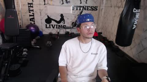 Snapshot of thiago_molina chatting on 04/11/26, 01:15 Thiago online show from 04/11/26, 01:15