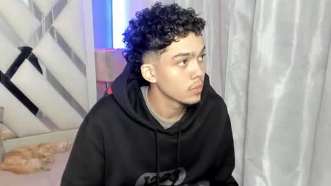 Snapshot of thiago_preston chatting on 04/14/26, 09:43 Thiago online show from 04/14/26, 09:43