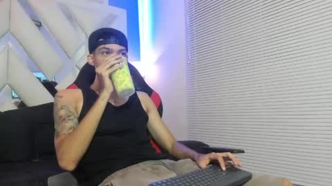 Snapshot of thiago_preston chatting on 05/19/26, 07:31 Thiago online show from 05/19/26, 07:31