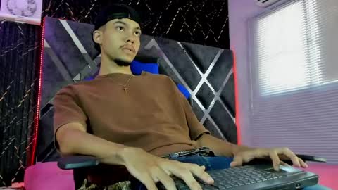 Snapshot of thiago_preston chatting on 05/20/26, 07:53 Thiago online show from 05/20/26, 07:53
