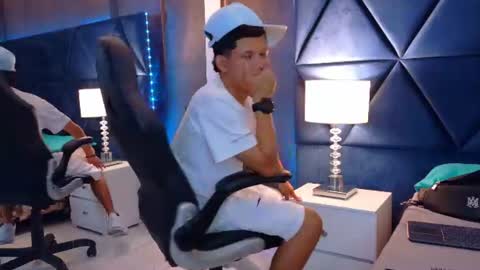 Snapshot of thiagoferrer_ chatting on 07/10/26, 04:06 T H I A G O online show from 07/10/26, 04:06
