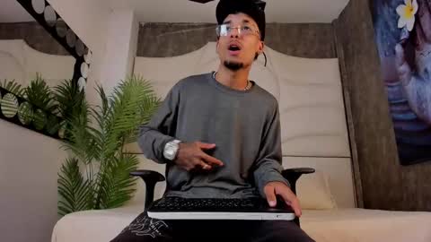 ThiagoFerreti online show from 10/13/25, 03:17