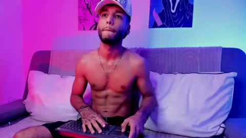 Snapshot of thiagoferreti_ chatting on 07/29/26, 03:37 ThiagoFerreti online show from 07/29/26, 03:37