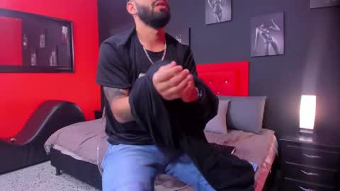 Thia Gomez online show from 10/30/25, 12:17