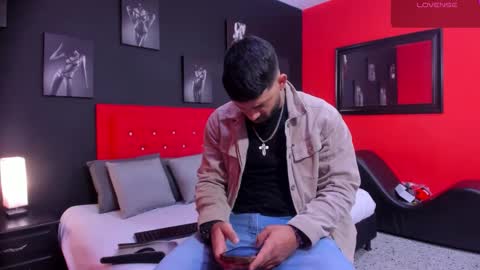 Thia Gomez online show from 12/15/25, 12:20