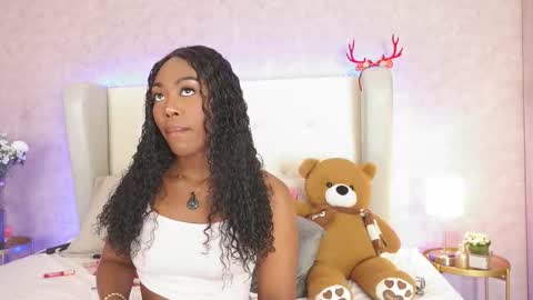 ThianaLopez online show from 12/19/25, 09:44