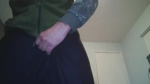 Snapshot of thick2handcurve chatting on 12/22/24, 11:00 thick2handcurve online show from 12/22/24, 11:00