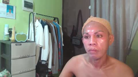 gil online show from 10/10/25, 10:47