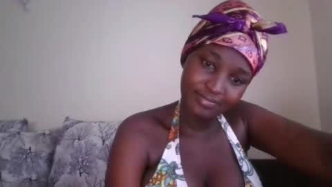 Snapshot of thick_eviey chatting on 12/08/24, 02:52 love online show from 12/08/24, 02:52