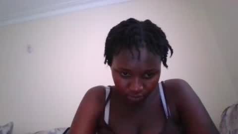 Snapshot of thick_eviey chatting on 02/05/25, 03:20 love online show from 02/05/25, 03:20