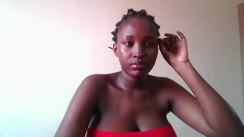 Snapshot of thick_eviey chatting on 03/10/25, 10:59 love online show from 03/10/25, 10:59