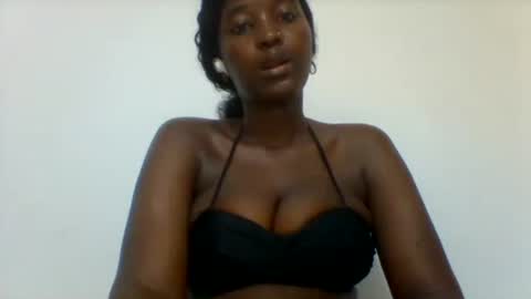 Snapshot of thick_eviey chatting on 10/04/25, 08:45 love online show from 10/04/25, 08:45