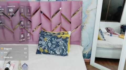 Snapshot of thickbrunnett chatting on 10/21/25, 02:45 SOFIA online show from 10/21/25, 02:45
