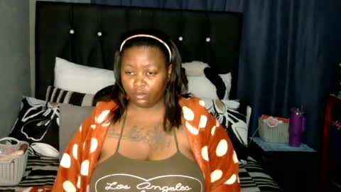 Snapshot of thickcaramel_p chatting on 03/23/26, 03:21 phindy online show from 03/23/26, 03:21