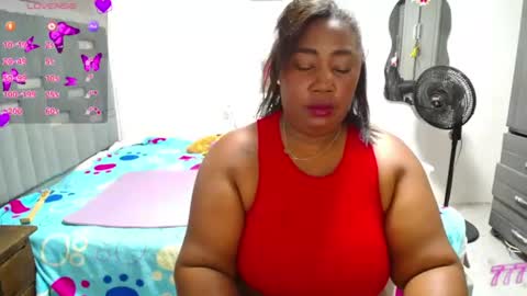 Snapshot of thickebonymilf chatting on 06/15/26, 05:53 XIOMARA online show from 06/15/26, 05:53