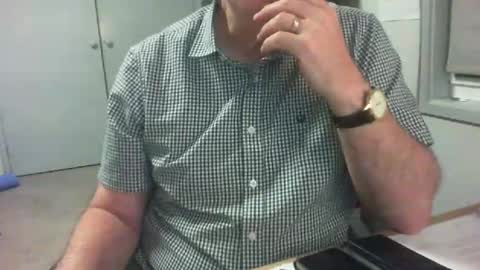 Snapshot of thickmelnik chatting on 12/26/24, 01:32 James online show from 12/26/24, 01:32