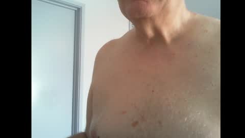 Snapshot of thickmelnik chatting on 01/16/25, 11:06 James online show from 01/16/25, 11:06