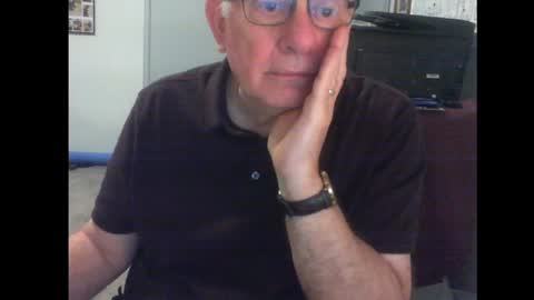 Snapshot of thickmelnik chatting on 01/22/25, 01:21 James online show from 01/22/25, 01:21