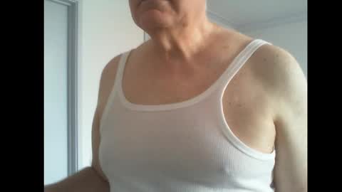 Snapshot of thickmelnik chatting on 02/15/25, 03:52 James online show from 02/15/25, 03:52