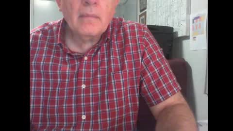 Snapshot of thickmelnik chatting on 02/15/25, 01:16 James online show from 02/15/25, 01:16