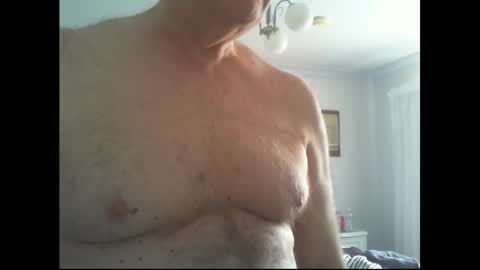 Snapshot of thickmelnik chatting on 09/27/25, 01:43 James online show from 09/27/25, 01:43