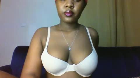 Snapshot of thickyannah2 chatting on 09/17/25, 11:17 thickyannah online show from 09/17/25, 11:17