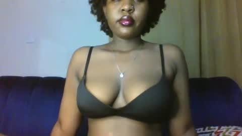 Snapshot of thickyannah2 chatting on 11/07/25, 01:05 thickyannah online show from 11/07/25, 01:05