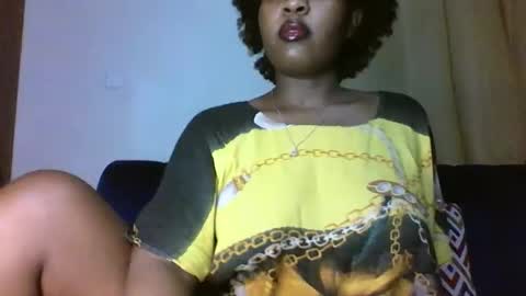 Snapshot of thickyannah2 chatting on 11/21/25, 12:10 thickyannah online show from 11/21/25, 12:10