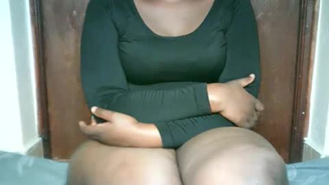 Snapshot of thickybabe_005 chatting on 01/13/25, 07:32 thickybabe_005 online show from 01/13/25, 07:32