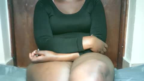 Snapshot of thickybabe_005 chatting on 01/13/25, 10:36 thickybabe_005 online show from 01/13/25, 10:36