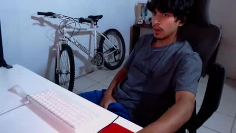 Snapshot of thieves_us chatting on 11/13/25, 05:23 thieves_us online show from 11/13/25, 05:23