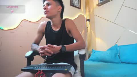 Snapshot of thiiago_xxx chatting on 07/25/26, 02:03 Thiago online show from 07/25/26, 02:03