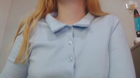 Snapshot of thin33 chatting on 01/06/25, 03:31 sara online show from 01/06/25, 03:31