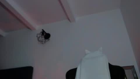 Snapshot of thin33 chatting on 06/08/26, 02:34 sara online show from 06/08/26, 02:34