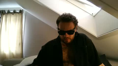 Thinking About This New Girl online show from 03/12/25, 09:34