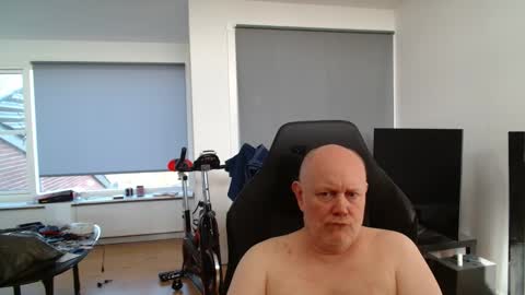 thomas315627 online show from 05/05/26, 06:21