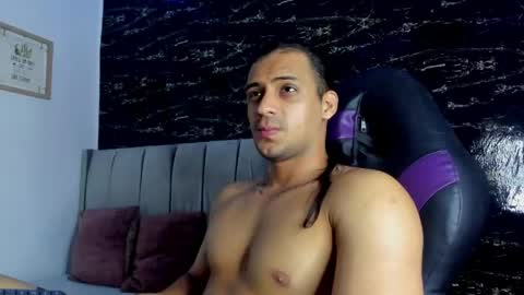 Snapshot of thomas777__ chatting on 05/01/26, 12:10 Thomas online show from 05/01/26, 12:10