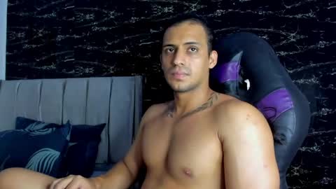 Snapshot of thomas__wayne chatting on 05/12/26, 06:38 Thomas online show from 05/12/26, 06:38
