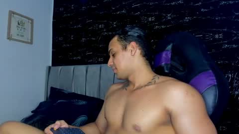 Snapshot of thomas__wayne chatting on 05/14/26, 06:58 Thomas online show from 05/14/26, 06:58