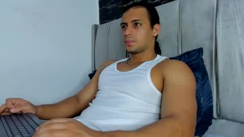 Snapshot of thomas__wayne chatting on 05/22/26, 12:00 Thomas online show from 05/22/26, 12:00