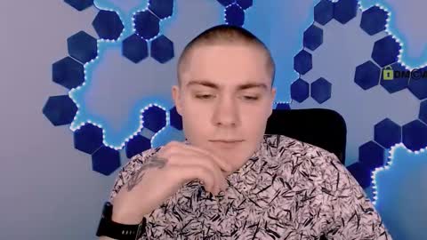 thomas_crow online show from 11/21/25, 09:41