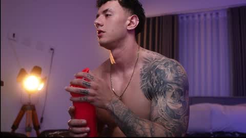 Thomas Falcon online show from 12/14/24, 07:51