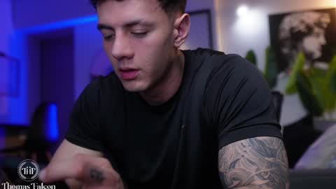 Thomas Falcon online show from 01/11/25, 01:06