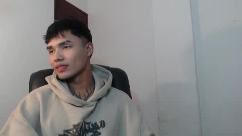 Snapshot of thomas_latin_boy chatting on 12/04/24, 09:29 Thomas online show from 12/04/24, 09:29