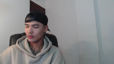 Snapshot of thomas_latin_boy chatting on 12/04/24, 12:36 Thomas online show from 12/04/24, 12:36