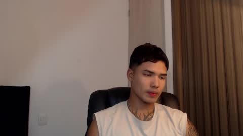 Snapshot of thomas_latin_boy chatting on 01/28/25, 06:27 Thomas online show from 01/28/25, 06:27